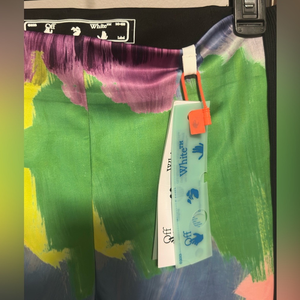 Off-White - Picture 8 of 10